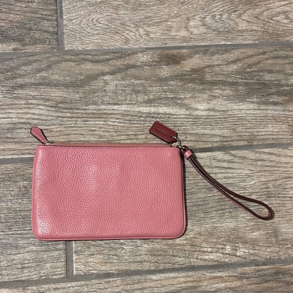 Coach Pink Wristlet with Character Motif-Disney Minnie Mouse-new without tag - Picture 6 of 7